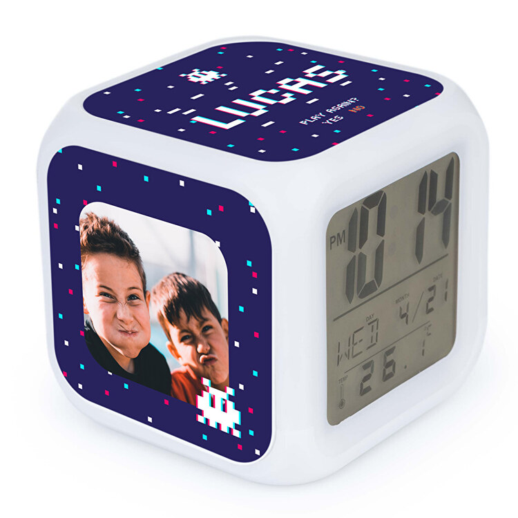 Reveil cube led lumière nuit alarm clock chat personnalisé prénom  réf 02